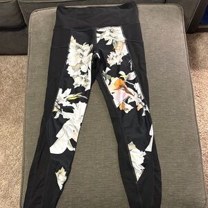 Athleta Black Floral Leggings with lace mesh size Small EUC